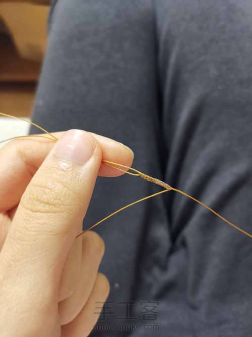 仿金属饰品的绳编花扣 第14步