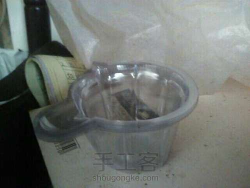 如何制作滴胶 第4步