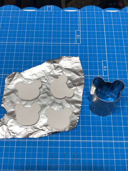 指尖上的美食#小熊松饼 第2步