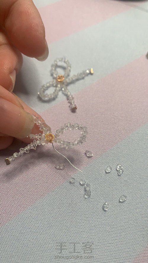手工绕线蝴蝶结耳环教程 第4步
