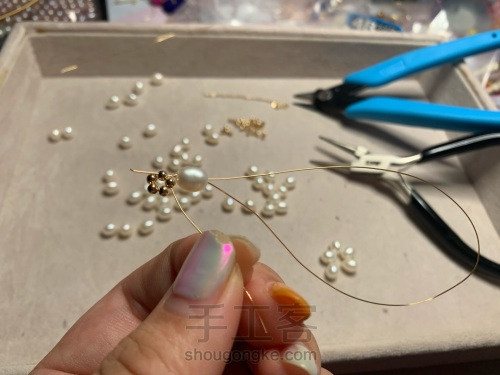 手工绕线珍珠花朵耳环教程 第6步