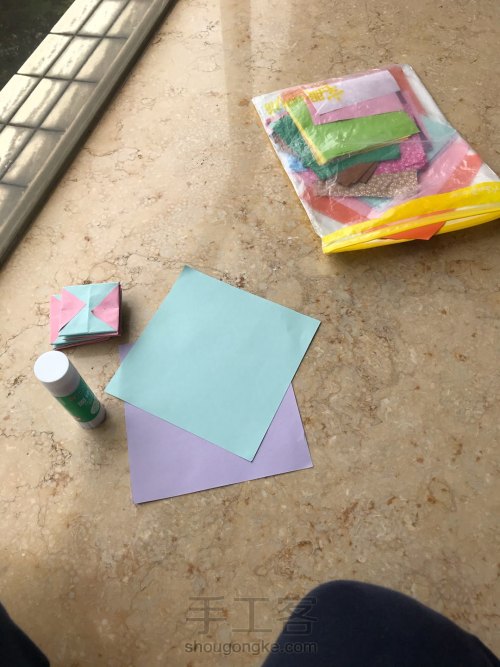 超好玩弹簧玩具礼盒折纸教程 第1步