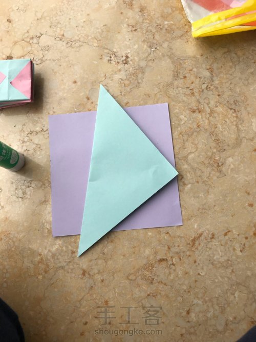 超好玩弹簧玩具礼盒折纸教程 第2步