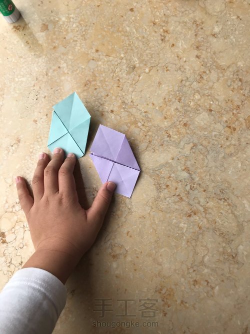 超好玩弹簧玩具礼盒折纸教程 第17步
