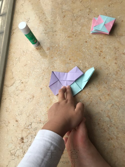 超好玩弹簧玩具礼盒折纸教程 第20步