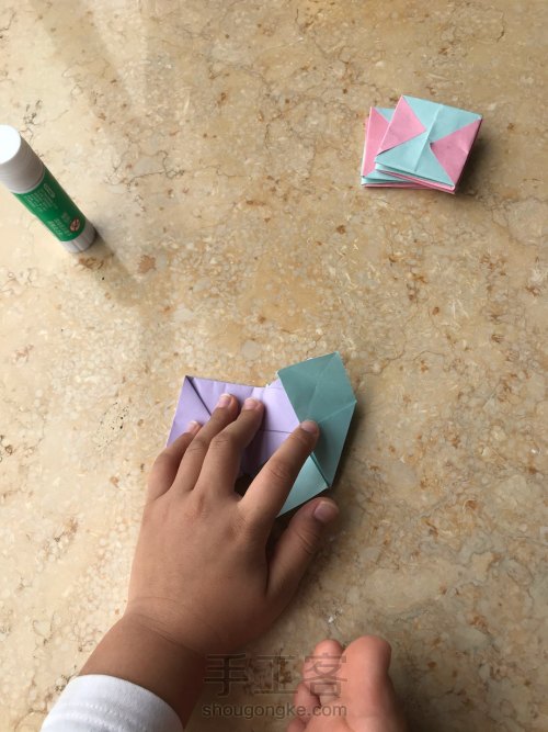 超好玩弹簧玩具礼盒折纸教程 第21步