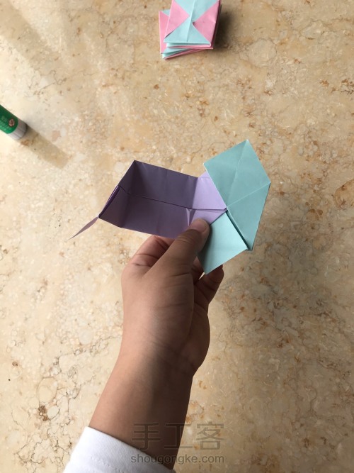 超好玩弹簧玩具礼盒折纸教程 第23步