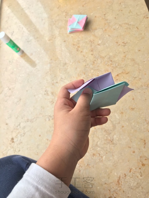 超好玩弹簧玩具礼盒折纸教程 第30步