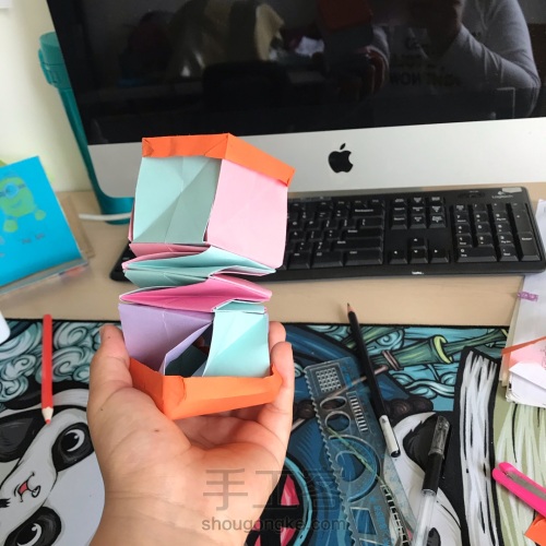 超好玩弹簧玩具礼盒折纸教程 第70步