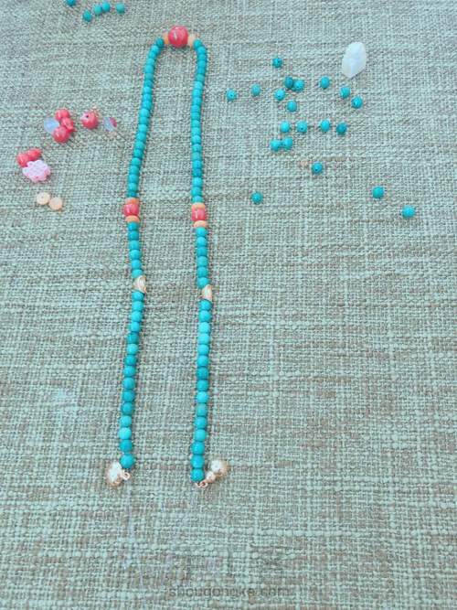 与白衣服巨搭的绿松手串 第5步