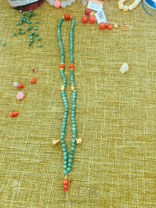 与白衣服巨搭的绿松手串 第6步