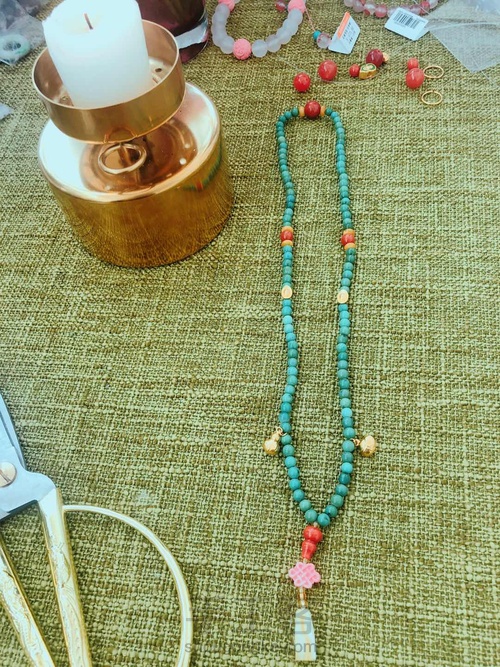 与白衣服巨搭的绿松手串 第10步