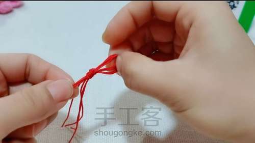 雀头结爱心手绳 第4步