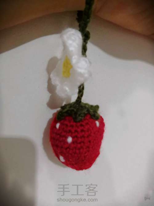 草莓挂饰编织 第8步