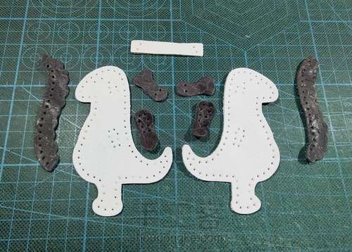 小恐龙挂件包包配饰制作过程【融本皮革】 第1步