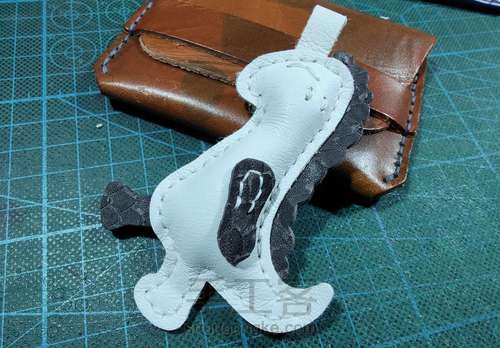 小恐龙挂件包包配饰制作过程【融本皮革】 第10步