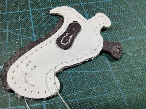 小恐龙挂件包包配饰制作过程【融本皮革】 第8步