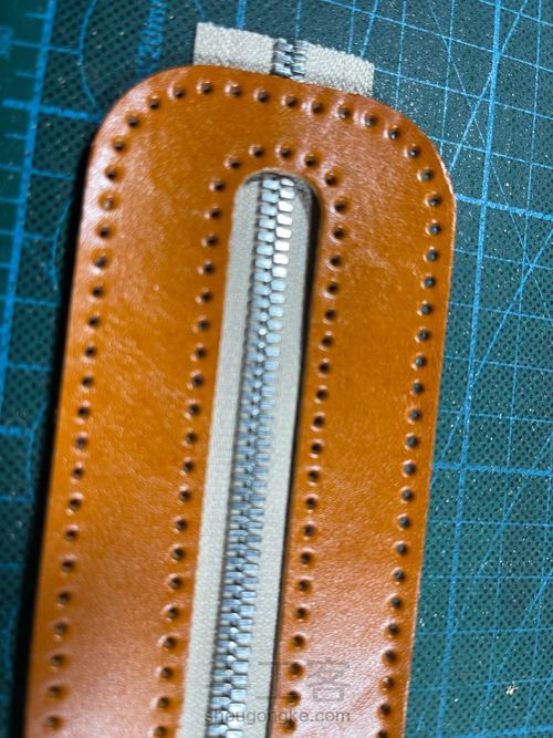 融本牛皮工具袋学生笔袋贝壳形铅笔袋教程 第2步