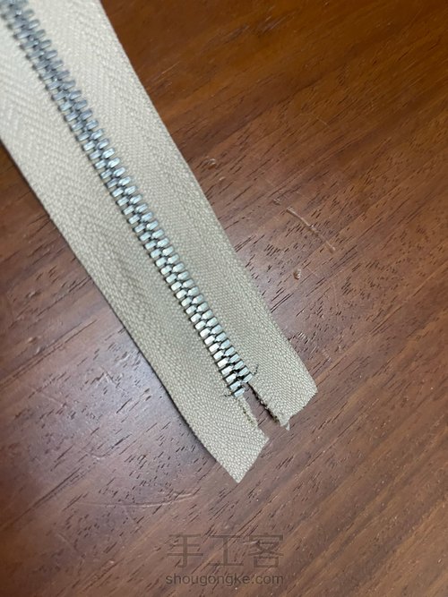 融本牛皮工具袋学生笔袋贝壳形铅笔袋教程 第4步