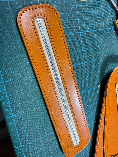 融本牛皮工具袋学生笔袋贝壳形铅笔袋教程 第10步