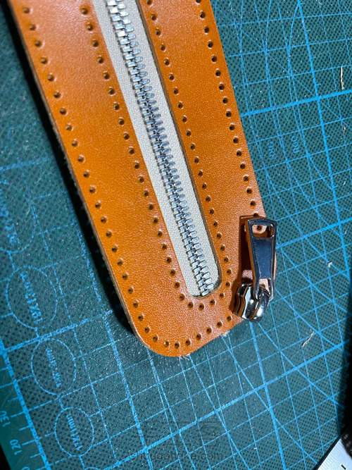 融本牛皮工具袋学生笔袋贝壳形铅笔袋教程 第11步