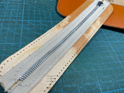 融本牛皮工具袋学生笔袋贝壳形铅笔袋教程 第15步