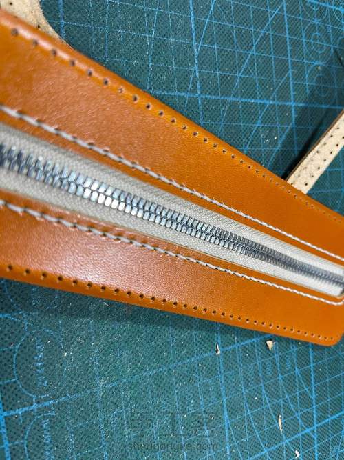 融本牛皮工具袋学生笔袋贝壳形铅笔袋教程 第16步