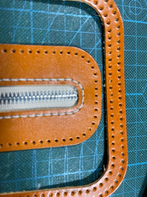 融本牛皮工具袋学生笔袋贝壳形铅笔袋教程 第18步