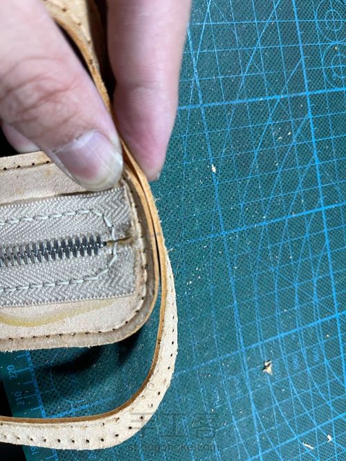 融本牛皮工具袋学生笔袋贝壳形铅笔袋教程 第19步