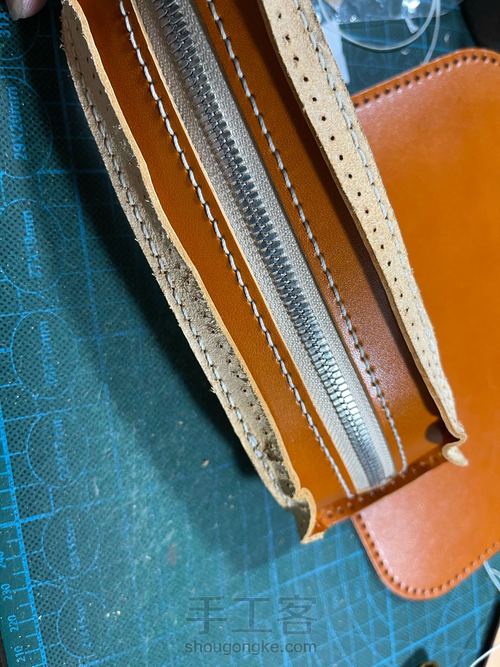 融本牛皮工具袋学生笔袋贝壳形铅笔袋教程 第26步