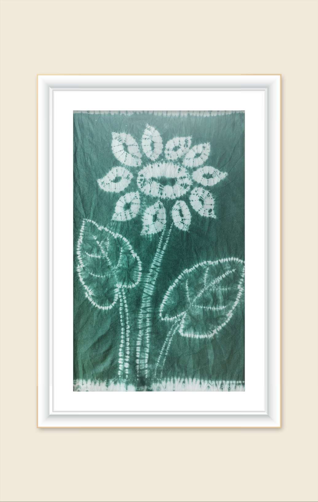 用自贡扎染的手法来给大家扎染一幅装饰画《向上的花》，是由一朵向日葵和两片叶子构成，比较简单，大家可以动手试试哦。