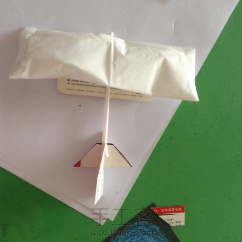 简易手工制作纸飞机模型 第10步