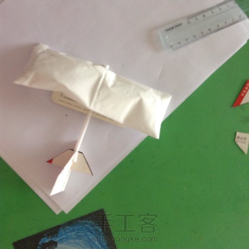 简易手工制作纸飞机模型 第11步