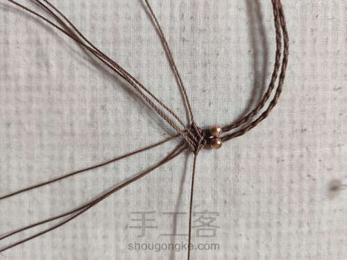 四股辫合并尾扣 第1步