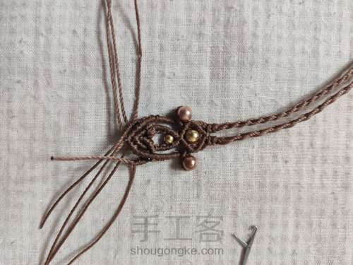 四股辫合并尾扣 第11步