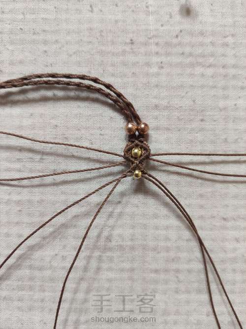 四股辫合并尾扣 第4步