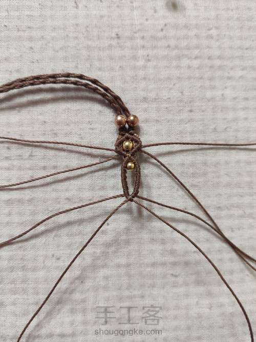 四股辫合并尾扣 第5步