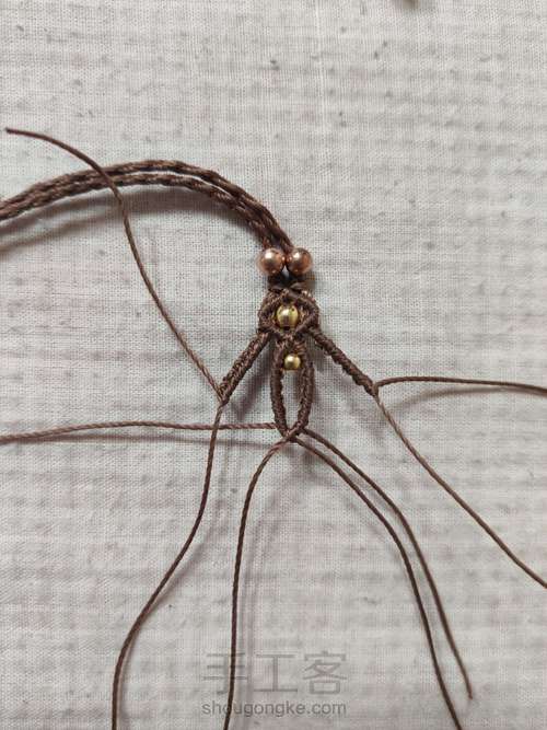 四股辫合并尾扣 第6步