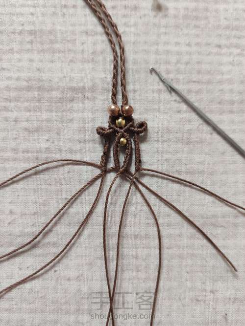 四股辫合并尾扣 第8步