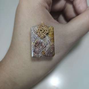 扣头：珊瑚玉小方牌