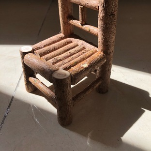 今天教同学们如何用树枝做一个复古的小木凳