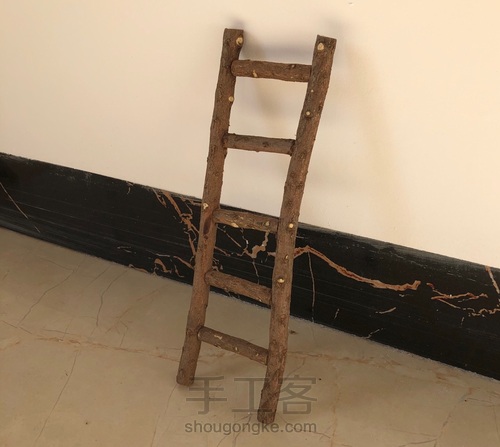 如何用路边树枝做一个创意小楼梯 第2步