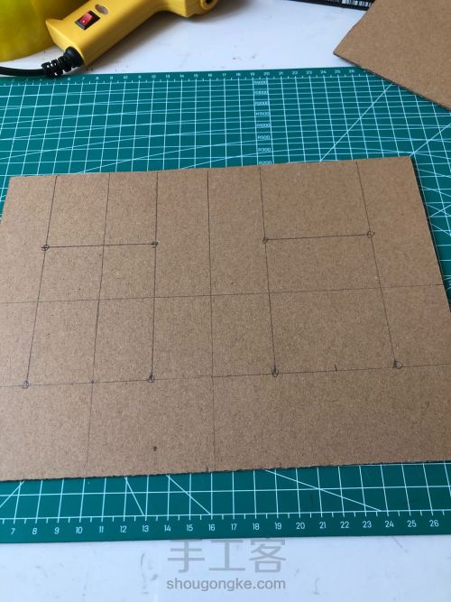 如何利用费纸板做一个创意小屋 第2步