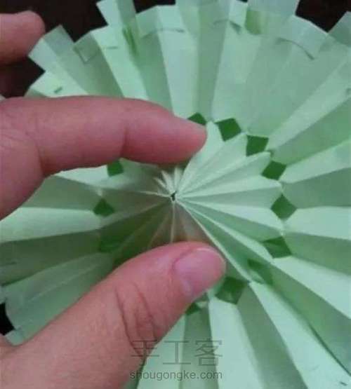立体小雨伞的折法图解 儿童纸雨伞制作方法 第19步