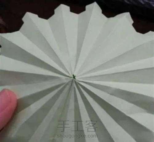 立体小雨伞的折法图解 儿童纸雨伞制作方法 第20步