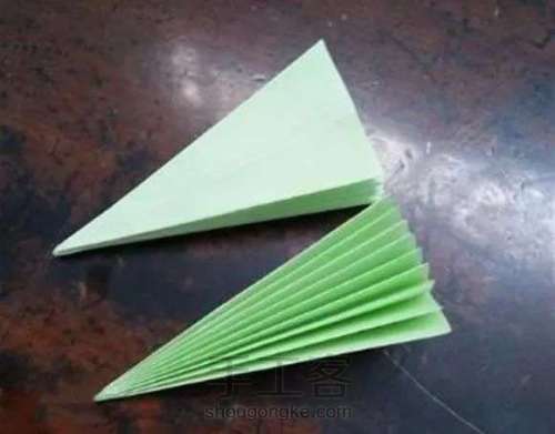 立体小雨伞的折法图解 儿童纸雨伞制作方法 第9步