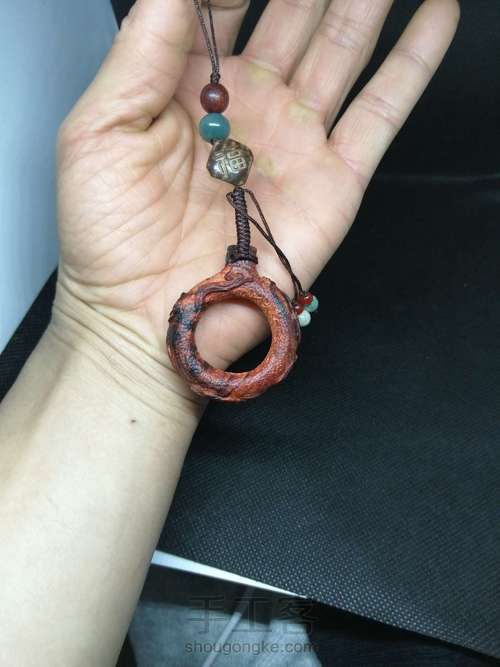 小叶紫檀手机防脱扣指环 第10步
