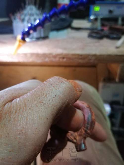 小叶紫檀手机防脱扣指环 第5步