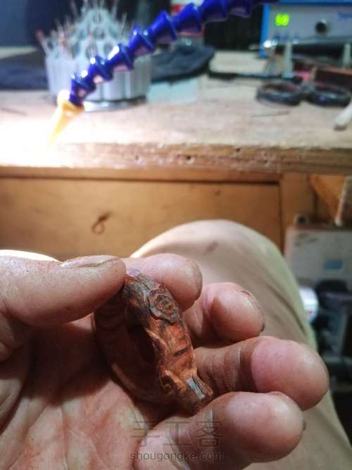 小叶紫檀手机防脱扣指环 第6步