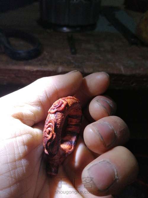 小叶紫檀手机防脱扣指环 第9步